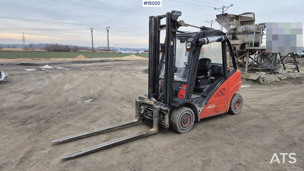 LINDE H25T forklift (2009) - Wózek widłowy diesel: zdjęcie 1 LINDE H25T forklift (2009) - Wózek widłowy diesel: zdjęcie 1