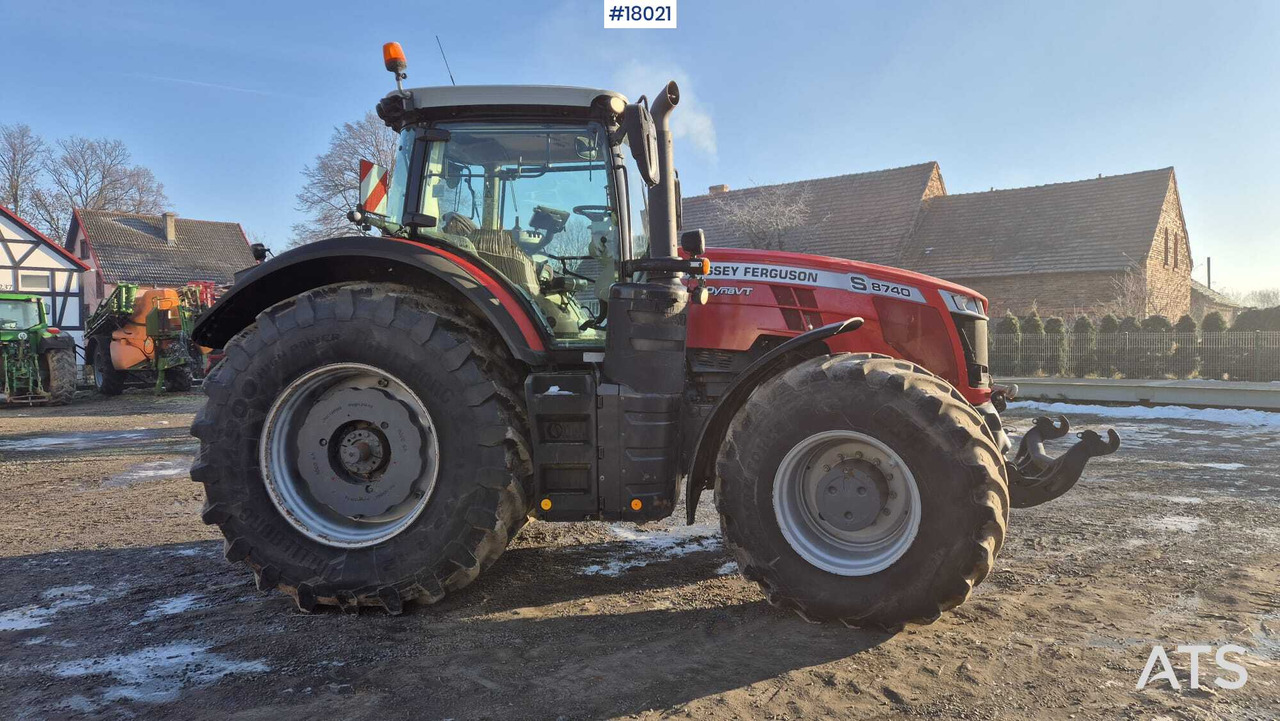Massey Ferguson 8740S agricultural tractor (2019) - Ciągnik rolniczy: zdjęcie 4 Massey Ferguson 8740S agricultural tractor (2019) - Ciągnik rolniczy: zdjęcie 4