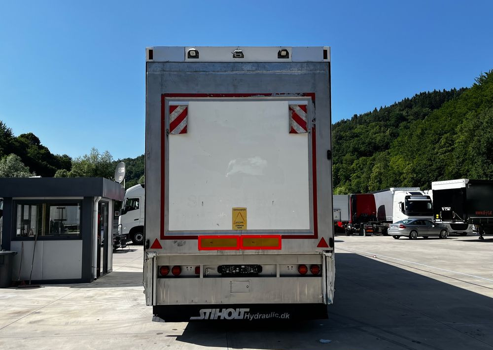 Pezzaioli HMK Industri // Do przewozu zwierząt // 2004 Rok // 3 Pokłady // Waga // Osi skrętne // Oznonacja // - Naczepa do przewozu zwierząt: zdjęcie 5 Pezzaioli HMK Industri // Do przewozu zwierząt // 2004 Rok // 3 Pokłady // Waga // Osi skrętne // Oznonacja // - Naczepa do przewozu zwierząt: zdjęcie 5