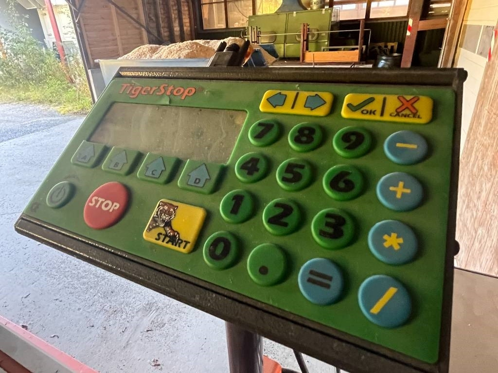 Obrabiarka Annet GRAULE QNF Crosscut saw with TigerStop TS 4.8 L Au: zdjęcie 20 Obrabiarka Annet GRAULE QNF Crosscut saw with TigerStop TS 4.8 L Au: zdjęcie 20