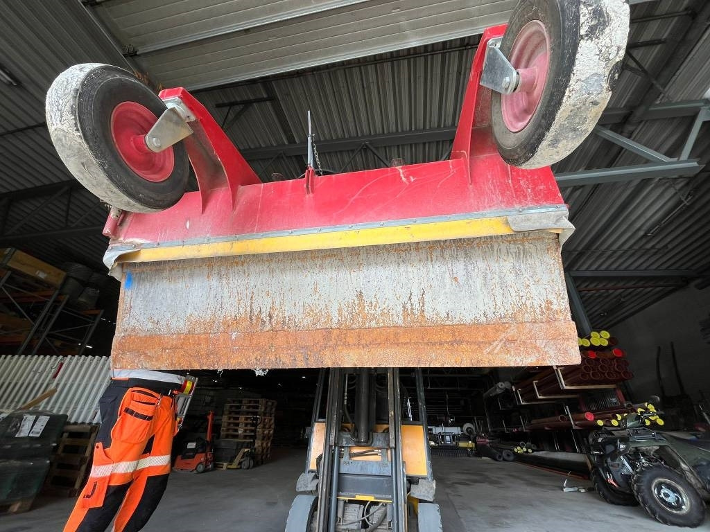 Westbjorn Hydro-Sweeper 2000 SSH - Szczotka: zdjęcie 3 Westbjorn Hydro-Sweeper 2000 SSH - Szczotka: zdjęcie 3