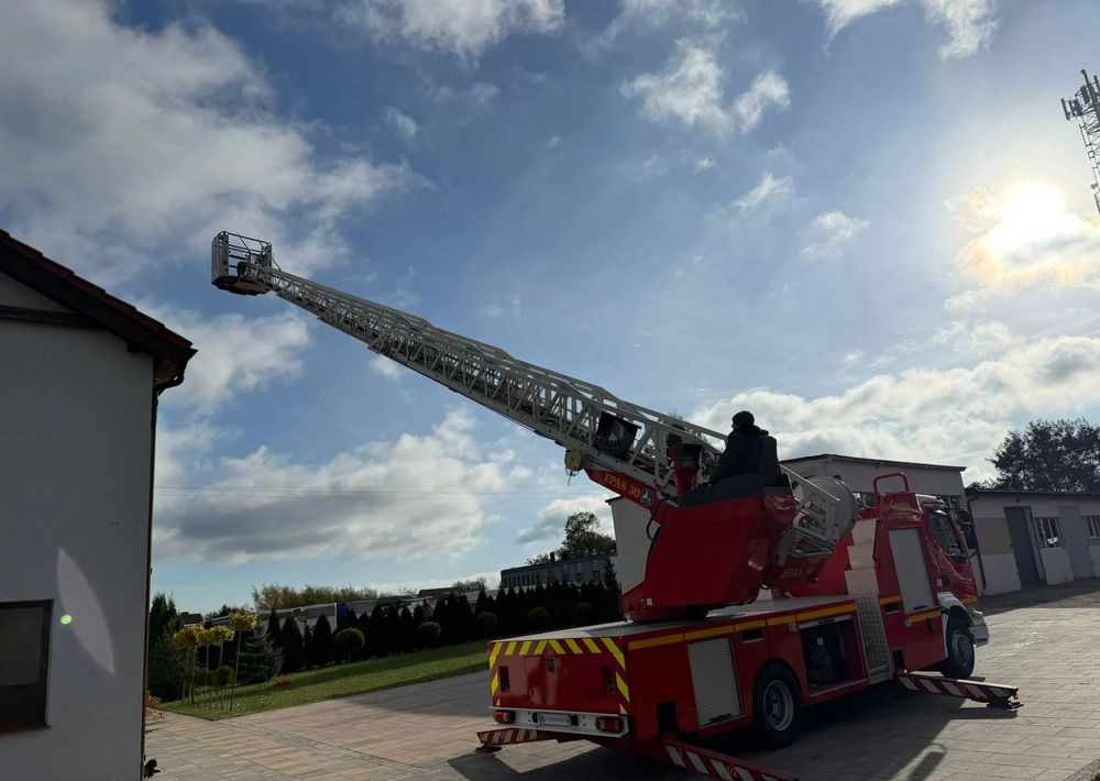 Renault Midlum 210 - Samochód pożarniczy: zdjęcie 3 Renault Midlum 210 - Samochód pożarniczy: zdjęcie 3