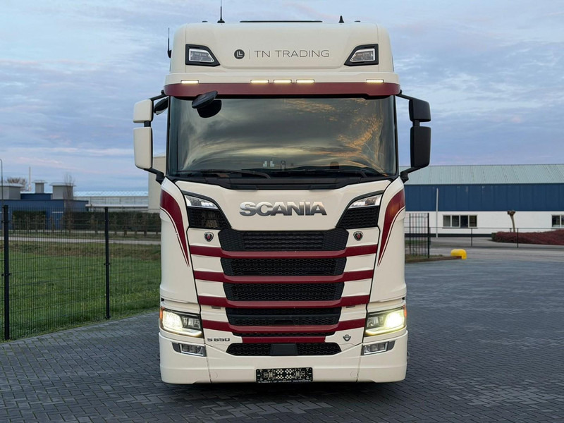 Scania S650 V8 NGS HYDRAULIEK, 3.35WB, VOLLUCHT, ALCOA, KING OF THE ROAD. - Ciągnik siodłowy: zdjęcie 2 Scania S650 V8 NGS HYDRAULIEK, 3.35WB, VOLLUCHT, ALCOA, KING OF THE ROAD. - Ciągnik siodłowy: zdjęcie 2