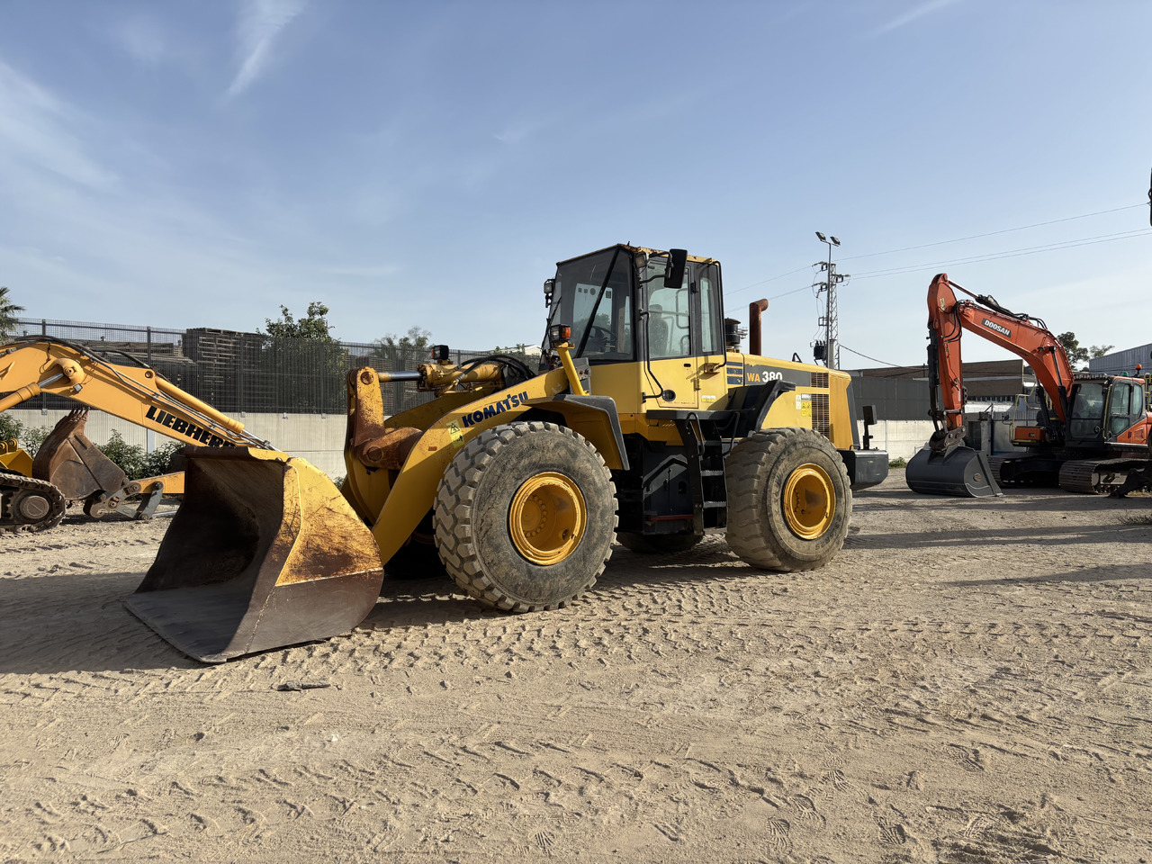 KOMATSU WA380-6 - Ładowarka: zdjęcie 1 KOMATSU WA380-6 - Ładowarka: zdjęcie 1