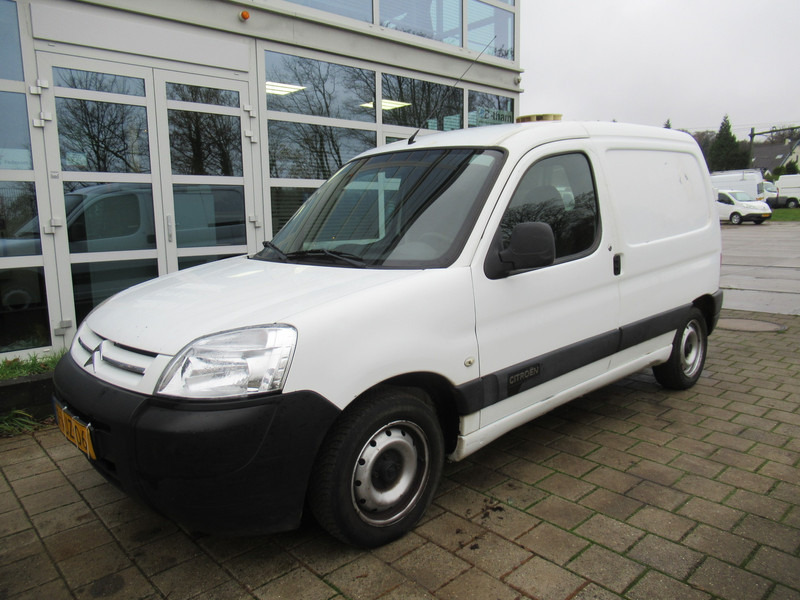 Citroën Berlingo 1.6 HDI 66KW 600 First AHK Schuifdeur - Mały samochód dostawczy: zdjęcie 4 Citroën Berlingo 1.6 HDI 66KW 600 First AHK Schuifdeur - Mały samochód dostawczy: zdjęcie 4