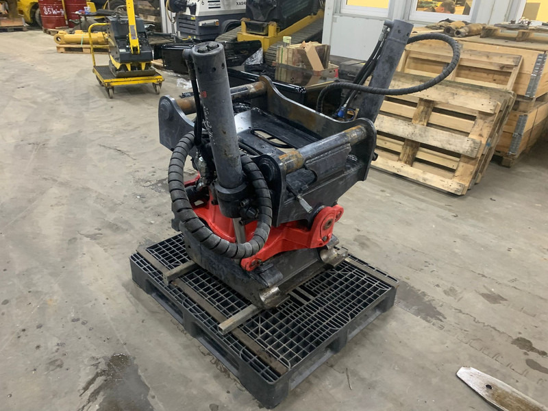 ROTOTILT R8 - Szybkozłącza: zdjęcie 1 ROTOTILT R8 - Szybkozłącza: zdjęcie 1