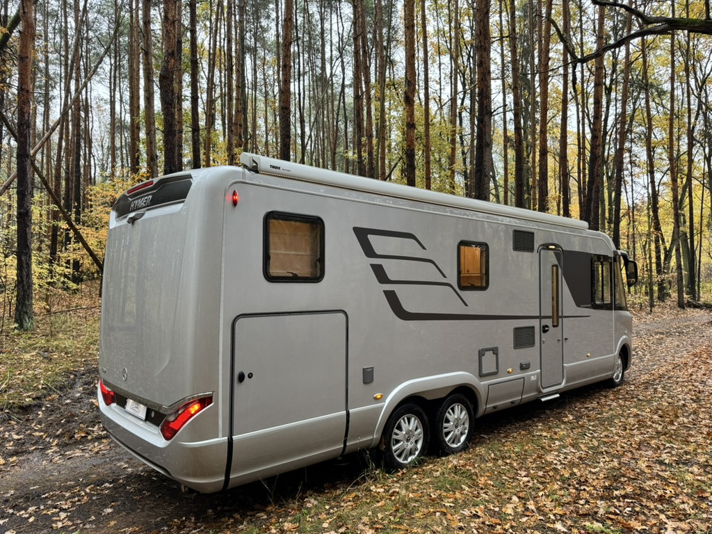 HYMER / ERIBA BML880 - Kamper integra: zdjęcie 3 HYMER / ERIBA BML880 - Kamper integra: zdjęcie 3