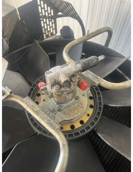 Liebherr A904 Li/A904C Li/R904/R904C - Chłodnica: zdjęcie 2 Liebherr A904 Li/A904C Li/R904/R904C - Chłodnica: zdjęcie 2