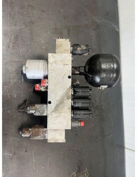 Liebherr A944C Li / A934C Li / R944C Li / R954C - Hydraulika: zdjęcie 2 Liebherr A944C Li / A934C Li / R944C Li / R954C - Hydraulika: zdjęcie 2