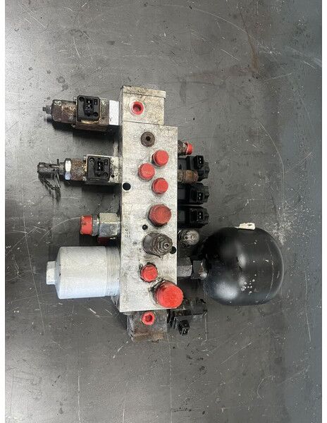 Liebherr A944C Li / A934C Li / R944C Li / R954C - Hydraulika: zdjęcie 1 Liebherr A944C Li / A934C Li / R944C Li / R954C - Hydraulika: zdjęcie 1