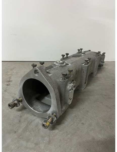 Liebherr A974 / P974 / R942 / R944 / R954 / R964 / R974 / R974B - A 974 / P 974 / R 942 / R 944 / R 954 / R 964 / R 974 / R 974B - Rura dolotowa: zdjęcie 5 Liebherr A974 / P974 / R942 / R944 / R954 / R964 / R974 / R974B - A 974 / P 974 / R 942 / R 944 / R 954 / R 964 / R 974 / R 974B - Rura dolotowa: zdjęcie 5