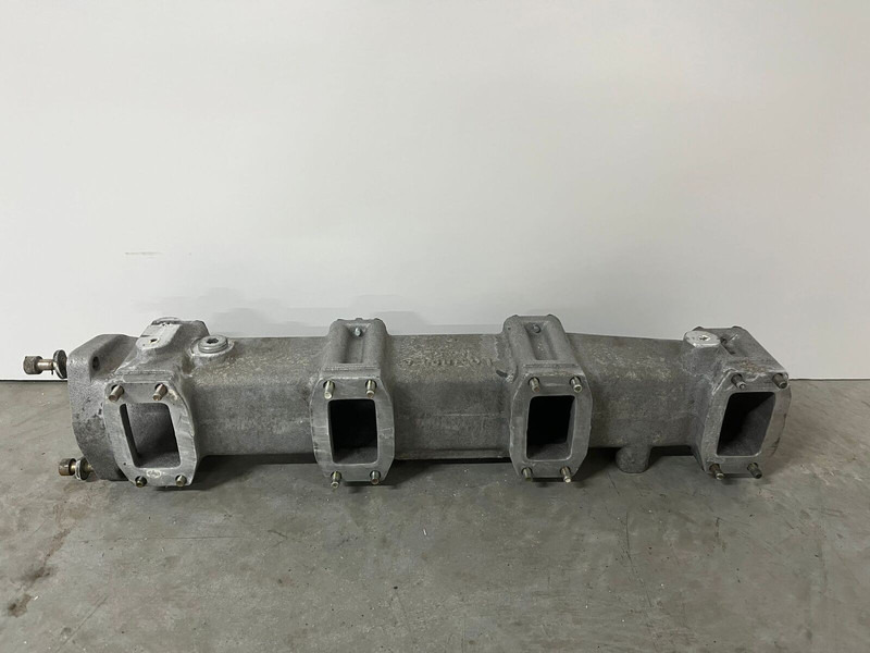 Liebherr A974 / P974 / R942 / R944 / R954 / R964 / R974 / R974B - A 974 / P 974 / R 942 / R 944 / R 954 / R 964 / R 974 / R 974B - Rura dolotowa: zdjęcie 4 Liebherr A974 / P974 / R942 / R944 / R954 / R964 / R974 / R974B - A 974 / P 974 / R 942 / R 944 / R 954 / R 964 / R 974 / R 974B - Rura dolotowa: zdjęcie 4