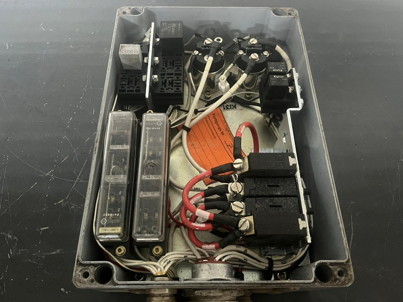 Liebherr - Układ elektryczny: zdjęcie 2 Liebherr - Układ elektryczny: zdjęcie 2