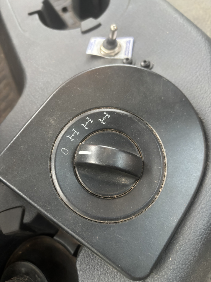 Mercedes AROCS 1824 4X4 GRITTER/SPREADER/PLOUGH - Maszyna do odśnieżania: zdjęcie 2 Mercedes AROCS 1824 4X4 GRITTER/SPREADER/PLOUGH - Maszyna do odśnieżania: zdjęcie 2