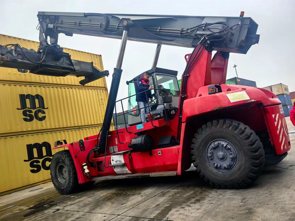 Kalmar DRF450 Sweden Kalmar Used 45 Ton Reach Stacker for Containers to Popularly Sell - Reach stacker: zdjęcie 5 Kalmar DRF450 Sweden Kalmar Used 45 Ton Reach Stacker for Containers to Popularly Sell - Reach stacker: zdjęcie 5
