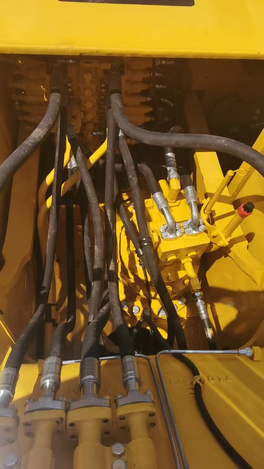 KOMATSU PC220-8N1 - Koparka gąsienicowa: zdjęcie 5 KOMATSU PC220-8N1 - Koparka gąsienicowa: zdjęcie 5