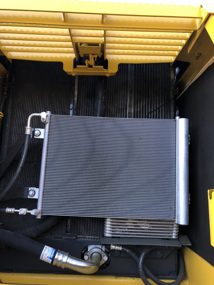 KOMATSU PC220-8N1 - Koparka gąsienicowa: zdjęcie 3 KOMATSU PC220-8N1 - Koparka gąsienicowa: zdjęcie 3