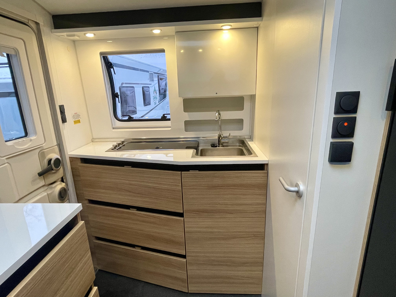 Nowy Przyczepa kempingowa Adria Action Sport: zdjęcie 8 Nowy Przyczepa kempingowa Adria Action Sport: zdjęcie 8