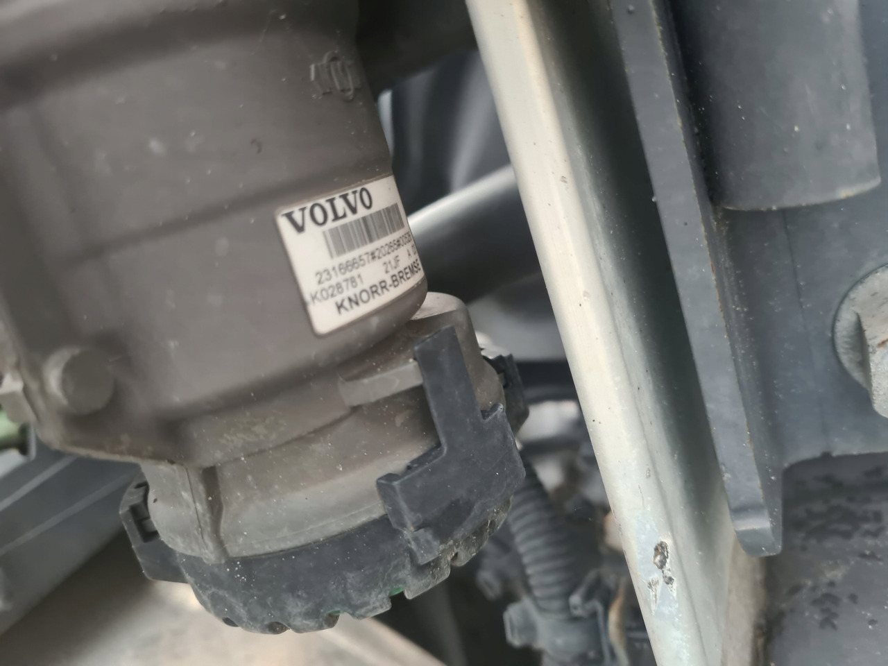 KNORR-BREMSE ZAWÓR EBS EUROPA NACZEPOWY VOLVO FH 4 FM 4 FH 5 FM 5 FMX 23166657 - Zawór hamulcowy do Samochodów ciężarowych: zdjęcie 3 KNORR-BREMSE ZAWÓR EBS EUROPA NACZEPOWY VOLVO FH 4 FM 4 FH 5 FM 5 FMX 23166657 - Zawór hamulcowy do Samochodów ciężarowych: zdjęcie 3