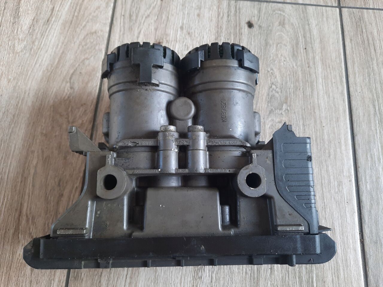 KNORR-BREMSE ZAWÓR EBS TYLNY TYŁ RENAULT GAMA RANGE T RANGE - Zawór hamulcowy do Samochodów ciężarowych: zdjęcie 2 KNORR-BREMSE ZAWÓR EBS TYLNY TYŁ RENAULT GAMA RANGE T RANGE - Zawór hamulcowy do Samochodów ciężarowych: zdjęcie 2