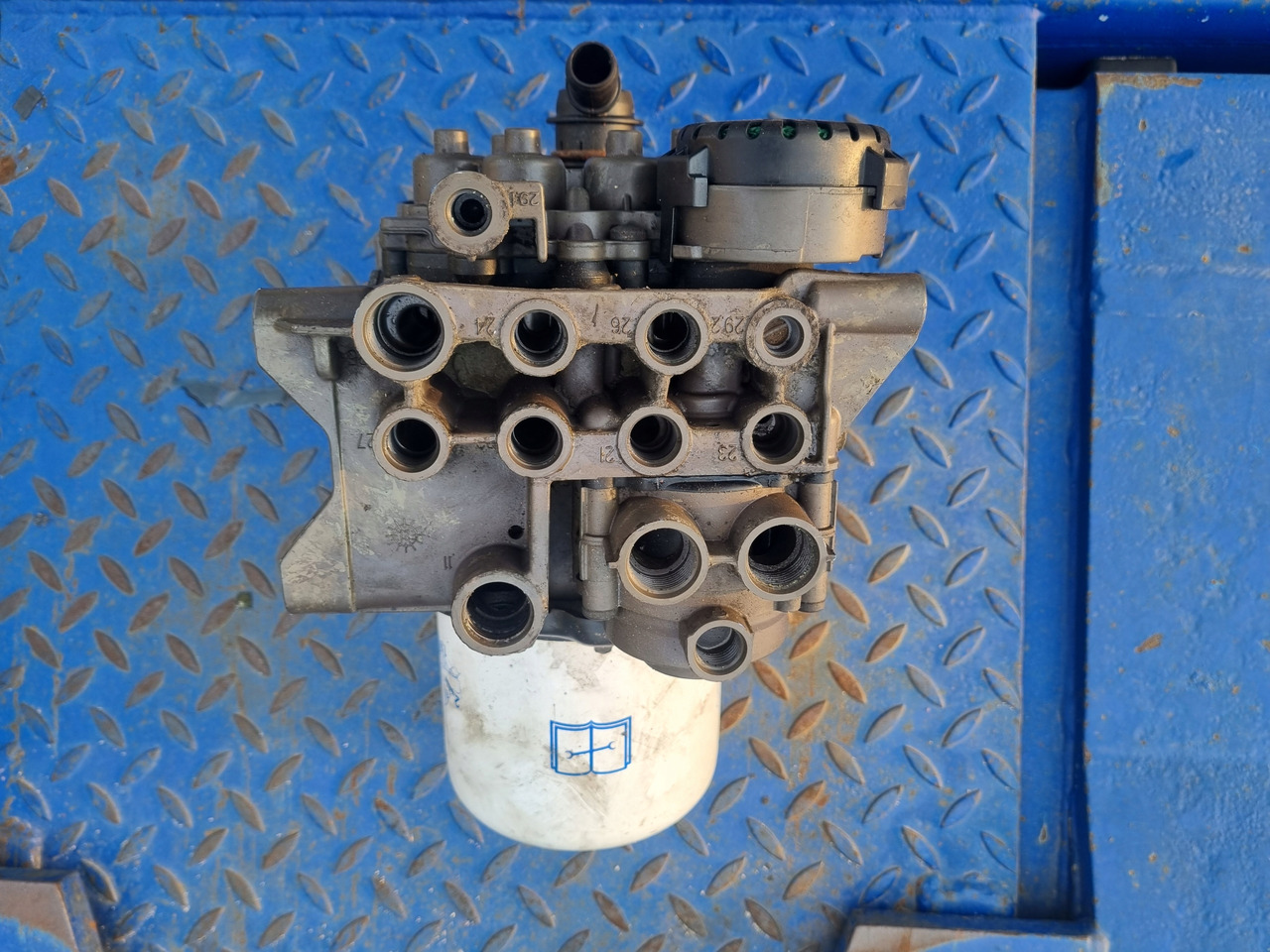 KNORR-BREMSE ZAWÓR OSUSZACZ POWIETRZA APM VOLVO FH 4 FM 4 FMX 4 EURO 6 - Części układu hamulcowego do Samochodów ciężarowych: zdjęcie 4 KNORR-BREMSE ZAWÓR OSUSZACZ POWIETRZA APM VOLVO FH 4 FM 4 FMX 4 EURO 6 - Części układu hamulcowego do Samochodów ciężarowych: zdjęcie 4