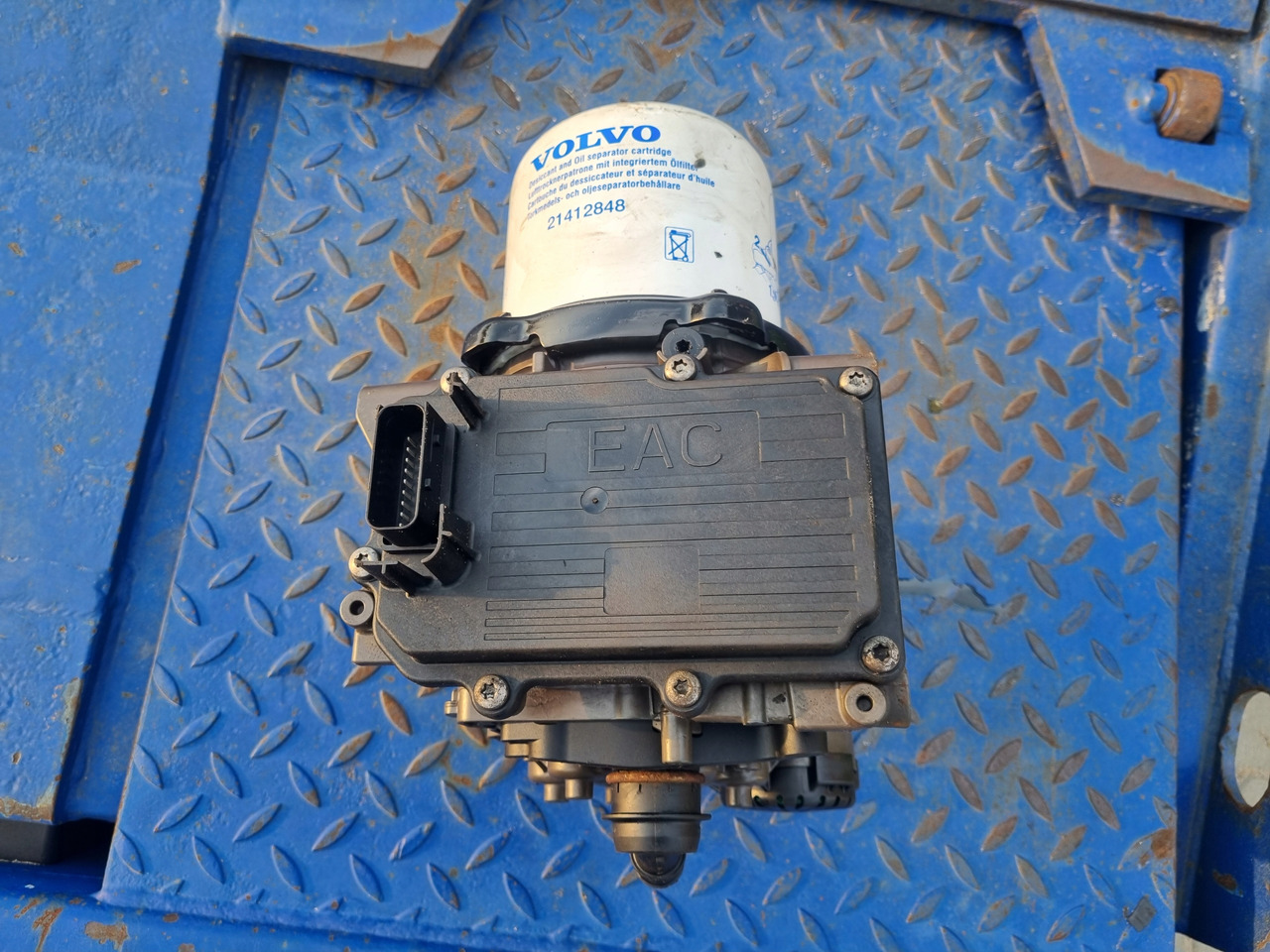 KNORR-BREMSE ZAWÓR OSUSZACZ POWIETRZA APM VOLVO FH 4 FM 4 FMX 4 EURO 6 - Części układu hamulcowego do Samochodów ciężarowych: zdjęcie 2 KNORR-BREMSE ZAWÓR OSUSZACZ POWIETRZA APM VOLVO FH 4 FM 4 FMX 4 EURO 6 - Części układu hamulcowego do Samochodów ciężarowych: zdjęcie 2