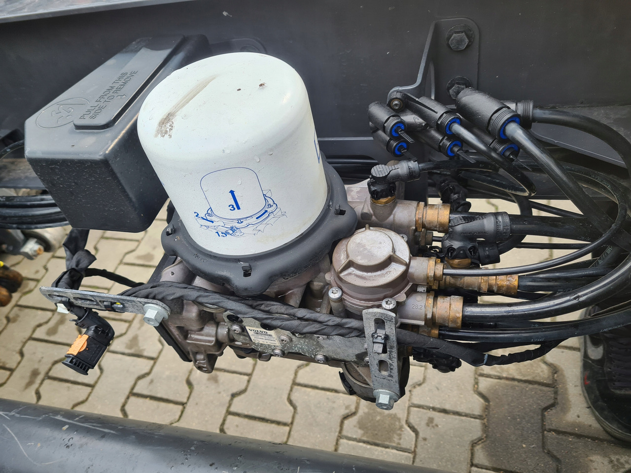 KNORR-BREMSE ZAWÓR OSUSZACZ POWIETRZA APM VOLVO FH 5 FM 5 EURO 6 - Części układu hamulcowego do Samochodów ciężarowych: zdjęcie 1 KNORR-BREMSE ZAWÓR OSUSZACZ POWIETRZA APM VOLVO FH 5 FM 5 EURO 6 - Części układu hamulcowego do Samochodów ciężarowych: zdjęcie 1