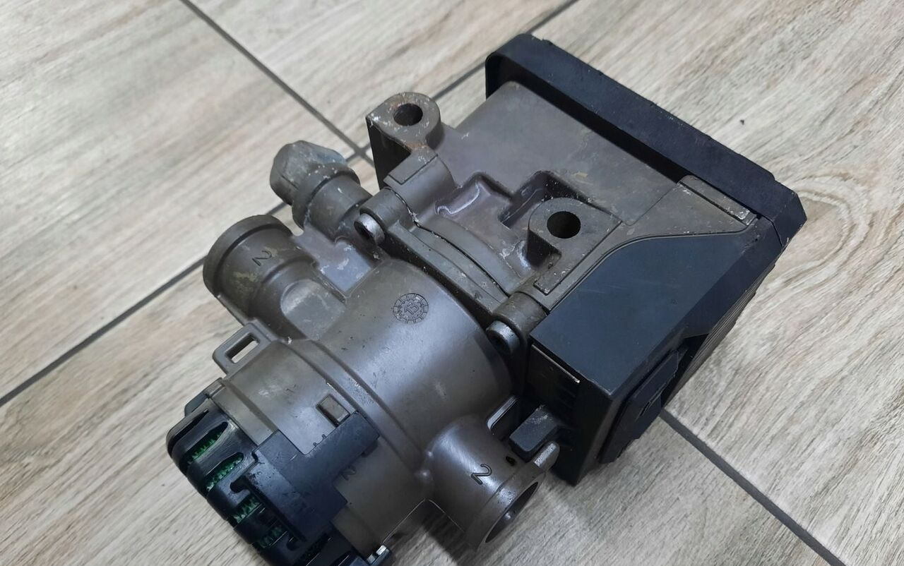 KNORR-BREMSE ZAWÓR PRZÓD MODULATOR EBS VOLVO FH FM RENAULT DXI - Zawór hamulcowy do Samochodów ciężarowych: zdjęcie 2 KNORR-BREMSE ZAWÓR PRZÓD MODULATOR EBS VOLVO FH FM RENAULT DXI - Zawór hamulcowy do Samochodów ciężarowych: zdjęcie 2