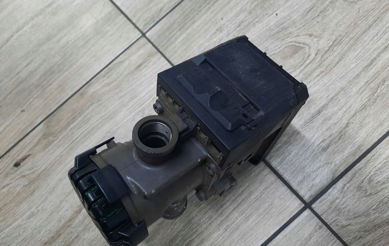 KNORR-BREMSE ZAWÓR PRZÓD MODULATOR EBS VOLVO FH FM RENAULT DXI - Zawór hamulcowy do Samochodów ciężarowych: zdjęcie 4 KNORR-BREMSE ZAWÓR PRZÓD MODULATOR EBS VOLVO FH FM RENAULT DXI - Zawór hamulcowy do Samochodów ciężarowych: zdjęcie 4