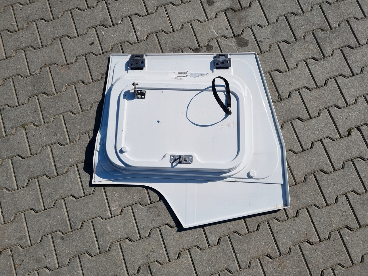 RENAULT KLAPA SCHOWKA DRZWICZKI PRAWE RENAULT GAMA RANGE T - Nadwozie i zewnętrzne elementy do Samochodów ciężarowych: zdjęcie 5 RENAULT KLAPA SCHOWKA DRZWICZKI PRAWE RENAULT GAMA RANGE T - Nadwozie i zewnętrzne elementy do Samochodów ciężarowych: zdjęcie 5