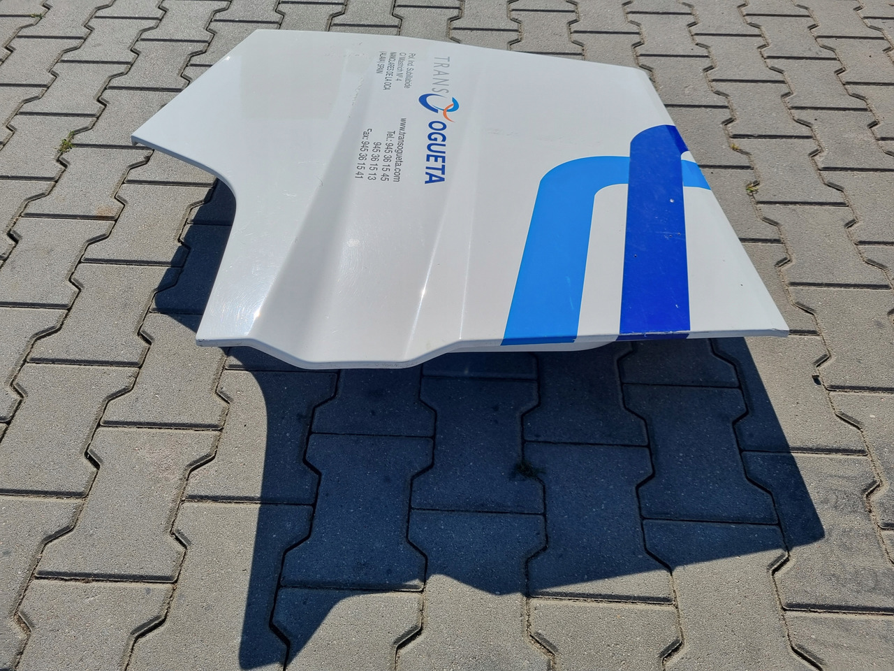 RENAULT KLAPA SCHOWKA DRZWICZKI PRAWE RENAULT GAMA RANGE T - Nadwozie i zewnętrzne elementy do Samochodów ciężarowych: zdjęcie 2 RENAULT KLAPA SCHOWKA DRZWICZKI PRAWE RENAULT GAMA RANGE T - Nadwozie i zewnętrzne elementy do Samochodów ciężarowych: zdjęcie 2