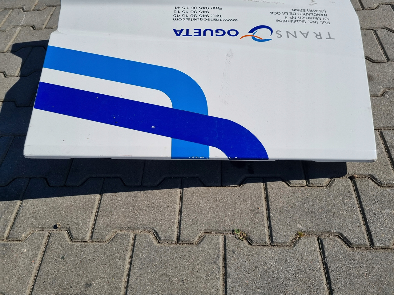 RENAULT KLAPA SCHOWKA DRZWICZKI PRAWE RENAULT GAMA RANGE T - Nadwozie i zewnętrzne elementy do Samochodów ciężarowych: zdjęcie 3 RENAULT KLAPA SCHOWKA DRZWICZKI PRAWE RENAULT GAMA RANGE T - Nadwozie i zewnętrzne elementy do Samochodów ciężarowych: zdjęcie 3