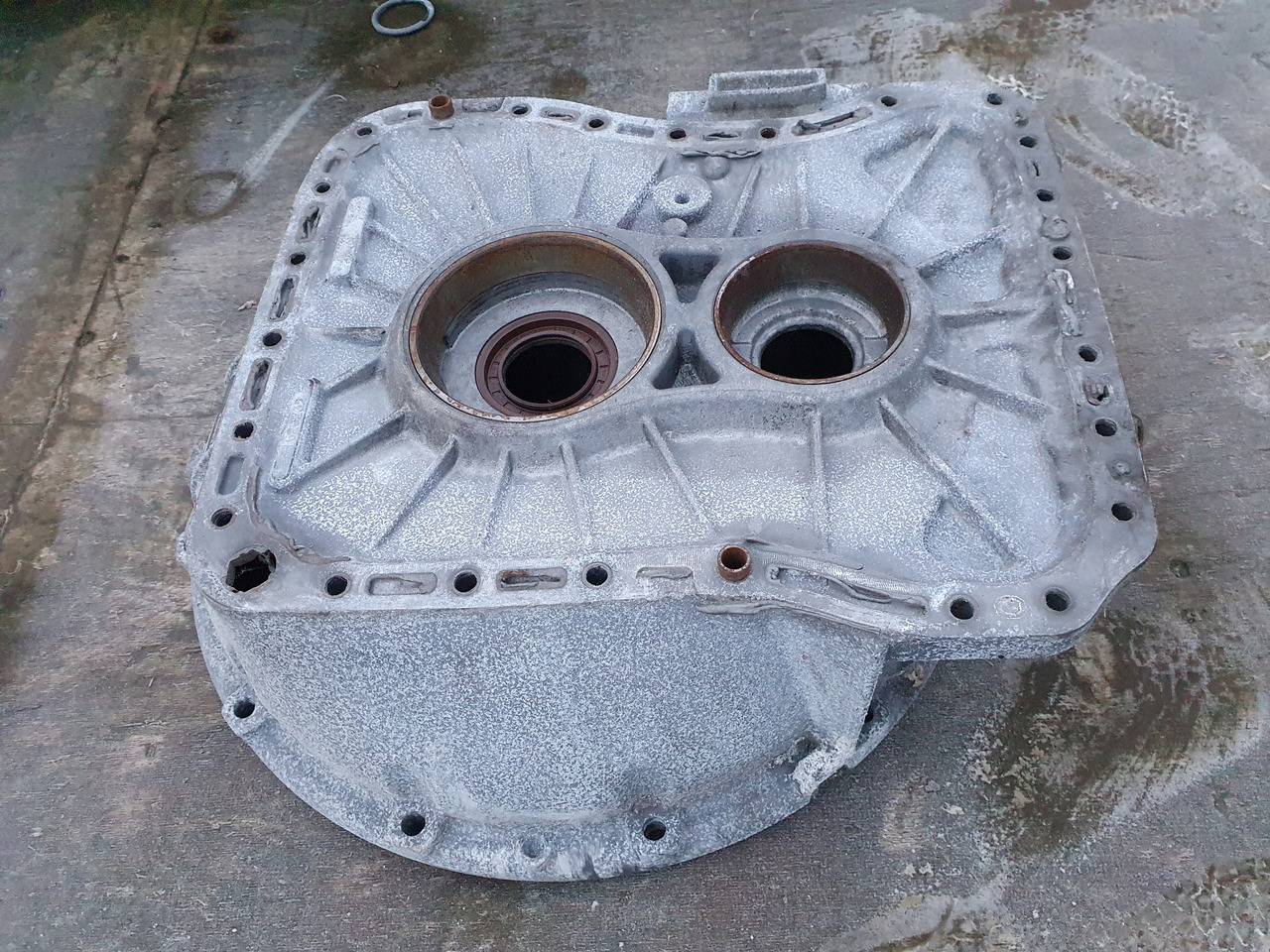 RENAULT OBUDOWA KOŁNIERZ SKRZYNI ISHIFT AUTOMAT VOLVO RENAULT - Skrzynia biegów i części do Samochodów ciężarowych: zdjęcie 3 RENAULT OBUDOWA KOŁNIERZ SKRZYNI ISHIFT AUTOMAT VOLVO RENAULT - Skrzynia biegów i części do Samochodów ciężarowych: zdjęcie 3