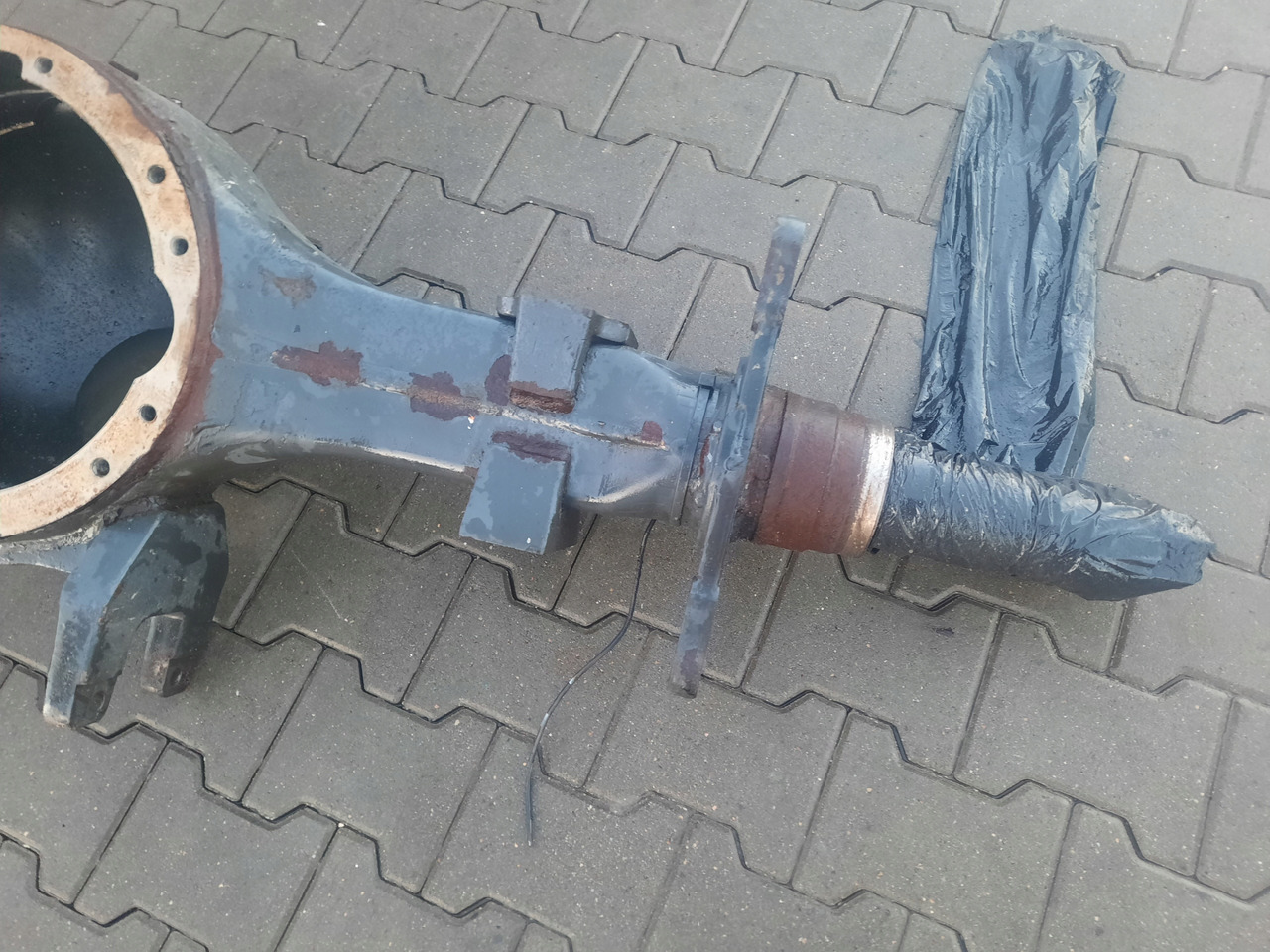 RENAULT OBUDOWA MOSTU POCHWA RENAULT MIDLUM GAMA D R19.5 - Most i części do Samochodów ciężarowych: zdjęcie 2 RENAULT OBUDOWA MOSTU POCHWA RENAULT MIDLUM GAMA D R19.5 - Most i części do Samochodów ciężarowych: zdjęcie 2