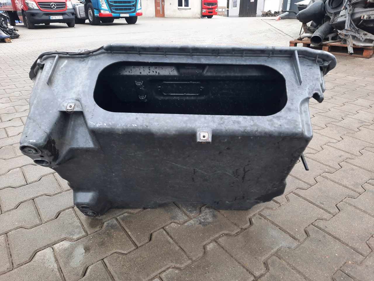 RENAULT SCHOWEK POD KABINĘ LEWY RENAULT GAMA T RANGE - Nadwozie i zewnętrzne elementy do Samochodów ciężarowych: zdjęcie 5 RENAULT SCHOWEK POD KABINĘ LEWY RENAULT GAMA T RANGE - Nadwozie i zewnętrzne elementy do Samochodów ciężarowych: zdjęcie 5