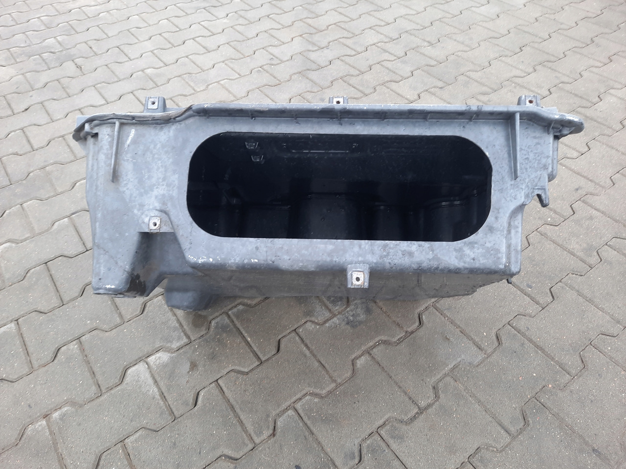 RENAULT SCHOWEK POD KABINĘ LEWY RENAULT GAMA T RANGE - Nadwozie i zewnętrzne elementy do Samochodów ciężarowych: zdjęcie 4 RENAULT SCHOWEK POD KABINĘ LEWY RENAULT GAMA T RANGE - Nadwozie i zewnętrzne elementy do Samochodów ciężarowych: zdjęcie 4