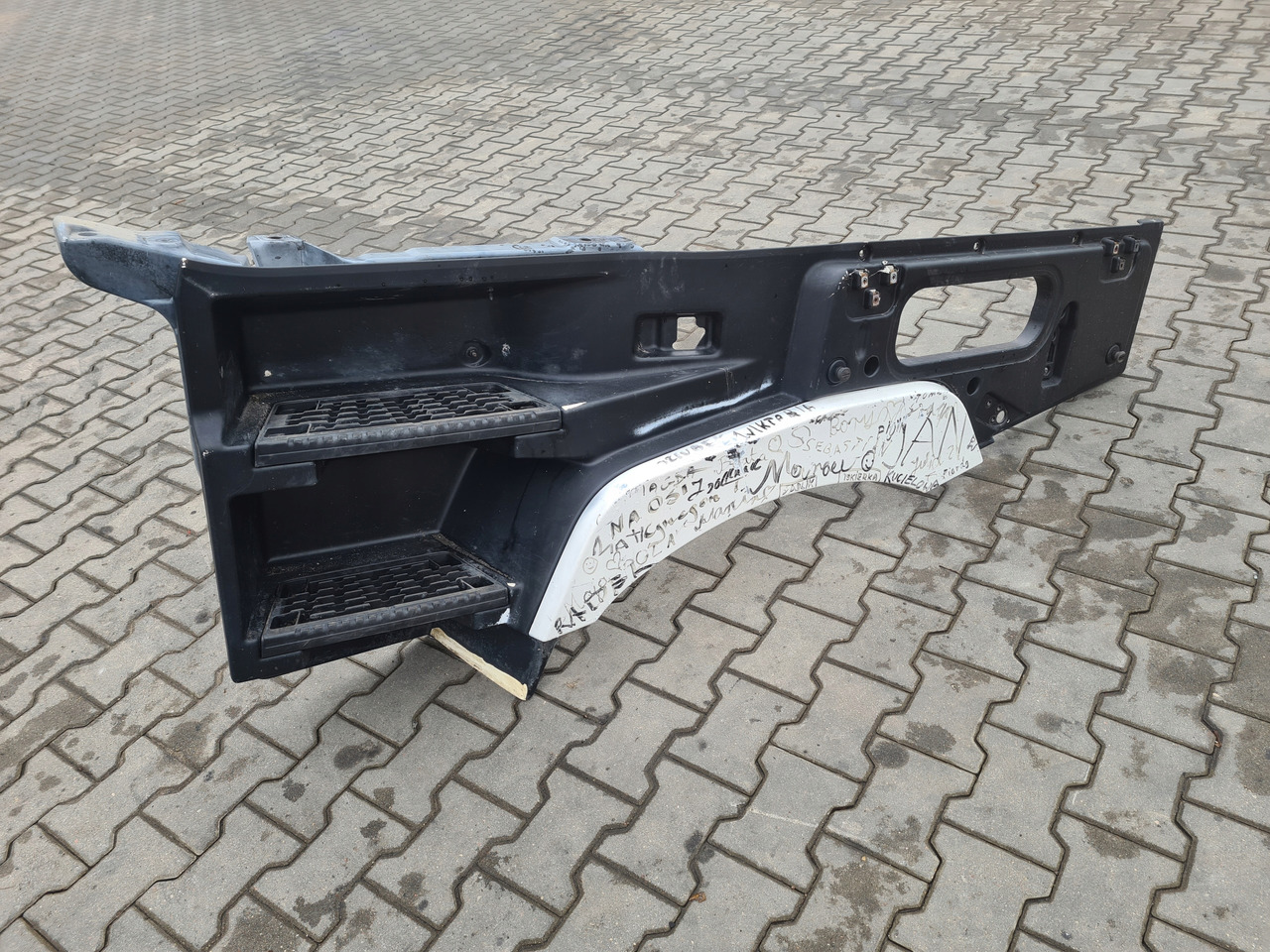 RENAULT STOPNICA GÓRNA STOPIEŃ LEWY RENAULT GAMA T RANGE HIGH - Stopień do Samochodów ciężarowych: zdjęcie 1 RENAULT STOPNICA GÓRNA STOPIEŃ LEWY RENAULT GAMA T RANGE HIGH - Stopień do Samochodów ciężarowych: zdjęcie 1