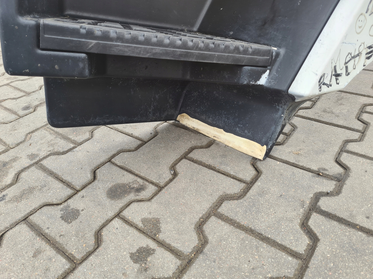 RENAULT STOPNICA GÓRNA STOPIEŃ LEWY RENAULT GAMA T RANGE HIGH - Stopień do Samochodów ciężarowych: zdjęcie 3 RENAULT STOPNICA GÓRNA STOPIEŃ LEWY RENAULT GAMA T RANGE HIGH - Stopień do Samochodów ciężarowych: zdjęcie 3