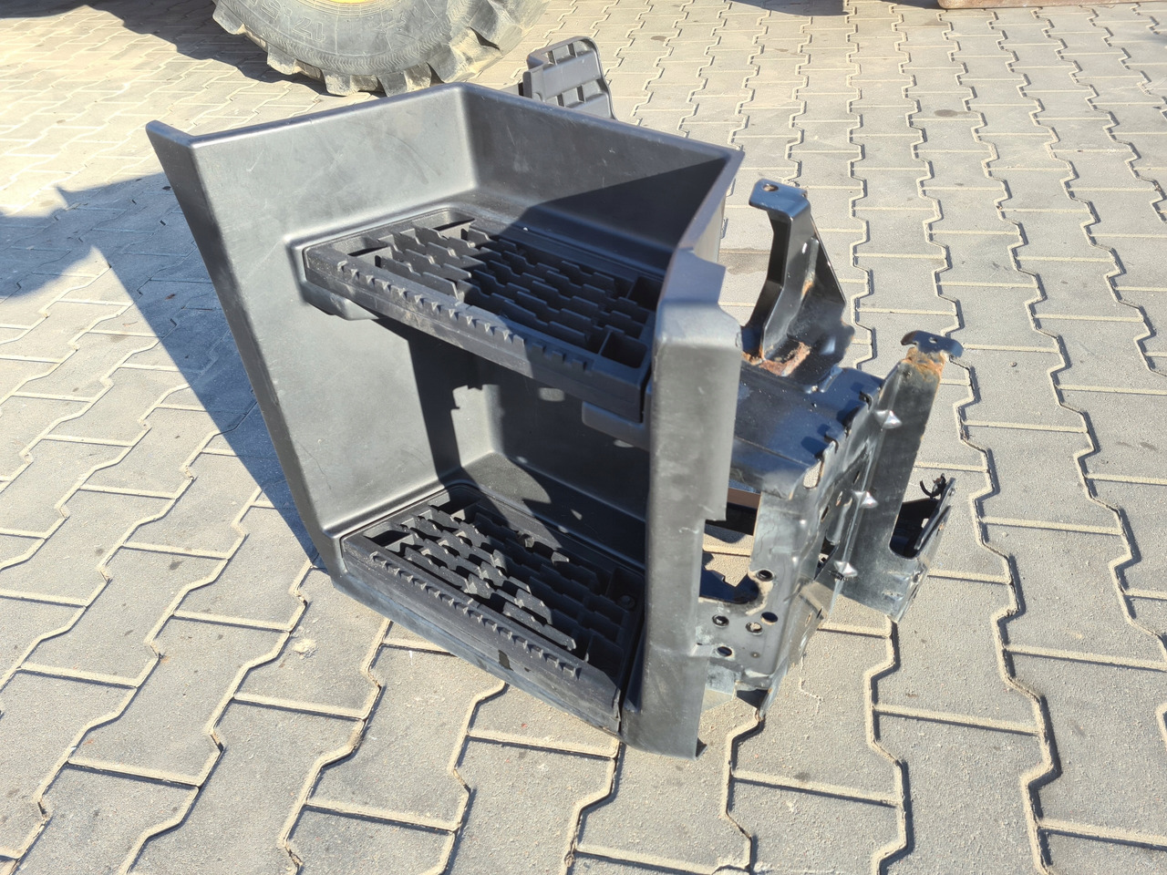 RENAULT STOPNICA KOMPLETNA PRAWA STELAŻ STOPNICY STOPNIA RENAULT GAMA T RANGE - Stopień do Samochodów ciężarowych: zdjęcie 1 RENAULT STOPNICA KOMPLETNA PRAWA STELAŻ STOPNICY STOPNIA RENAULT GAMA T RANGE - Stopień do Samochodów ciężarowych: zdjęcie 1