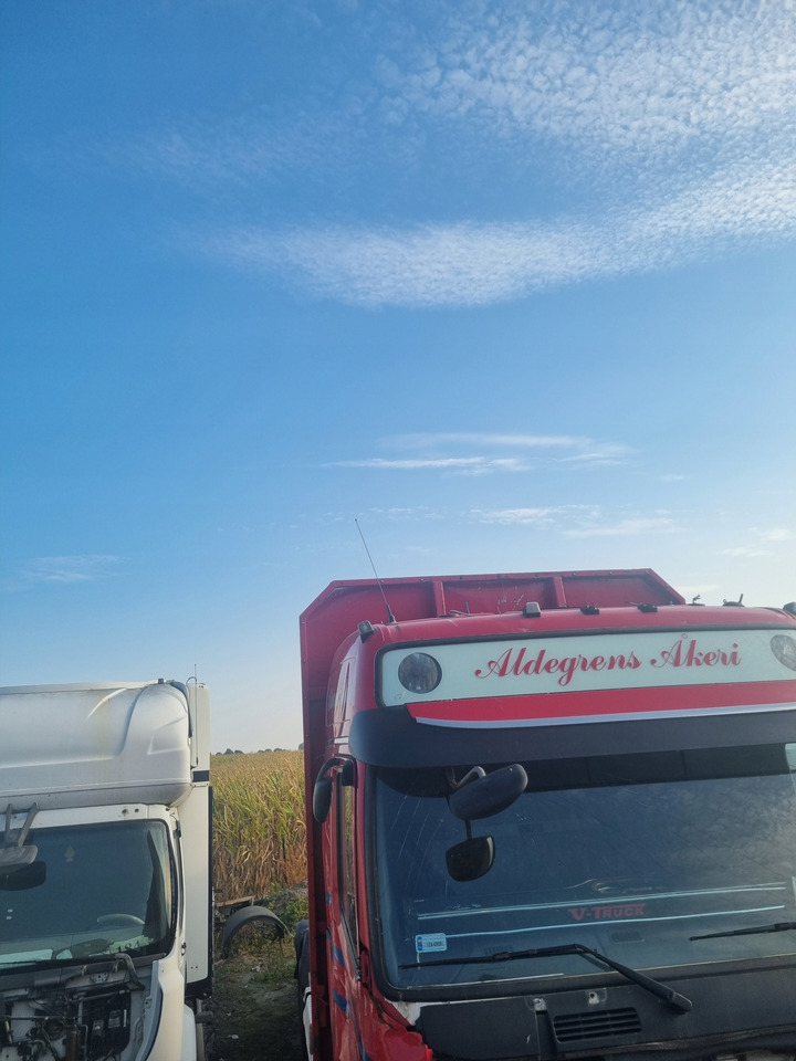 VOLVO BLENDA DASZEK OSŁONA PRZECIWSŁONECZNA MOCOWANIA VOLVO FH 13 16 LIFT - Osłona przeciwsłoneczna do Samochodów ciężarowych: zdjęcie 3 VOLVO BLENDA DASZEK OSŁONA PRZECIWSŁONECZNA MOCOWANIA VOLVO FH 13 16 LIFT - Osłona przeciwsłoneczna do Samochodów ciężarowych: zdjęcie 3