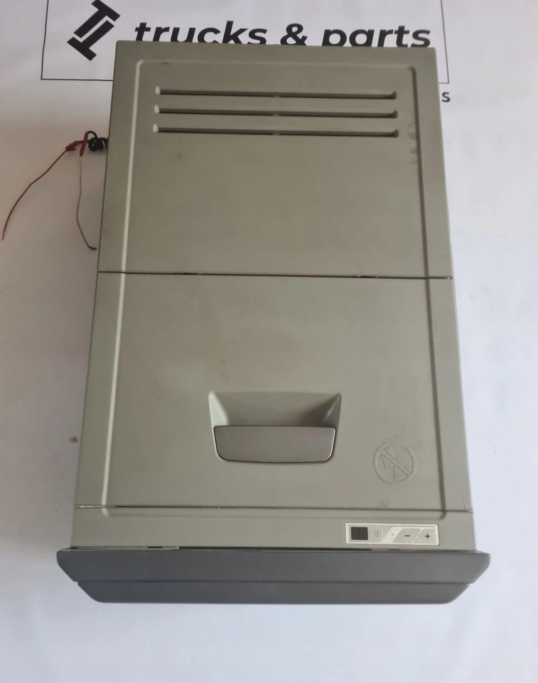 VOLVO LODÓWKA CHŁODZIARKA VOLVO FH 13 LIFT - Kabina i wnętrze do Samochodów ciężarowych: zdjęcie 4 VOLVO LODÓWKA CHŁODZIARKA VOLVO FH 13 LIFT - Kabina i wnętrze do Samochodów ciężarowych: zdjęcie 4