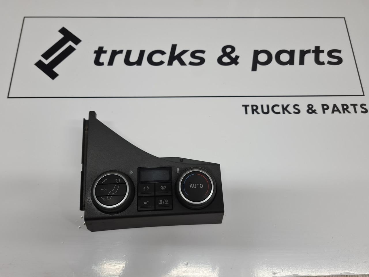 VOLVO PANEL NAWIEWU OGRZEWANIA KLIMATYZACJI VOLVO FH 4 - Ogrzewanie/ Wentylacja do Samochodów ciężarowych: zdjęcie 1 VOLVO PANEL NAWIEWU OGRZEWANIA KLIMATYZACJI VOLVO FH 4 - Ogrzewanie/ Wentylacja do Samochodów ciężarowych: zdjęcie 1