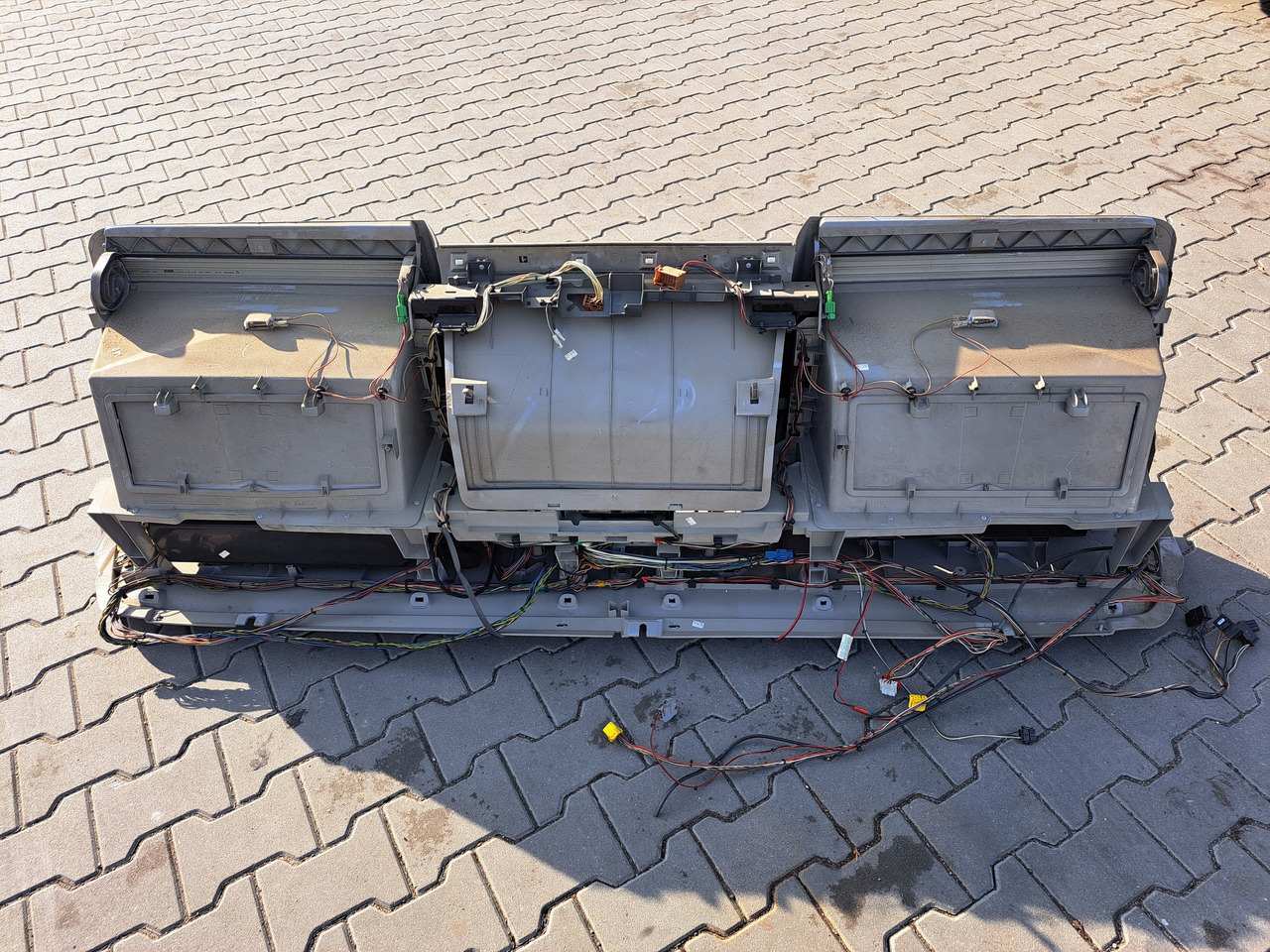 VOLVO PÓŁKA KONSOLA GÓRNA SCHOWEK VOLVO FM FH 13 LIFT GLOBETROTTER - Deska rozdzielcza do Samochodów ciężarowych: zdjęcie 5 VOLVO PÓŁKA KONSOLA GÓRNA SCHOWEK VOLVO FM FH 13 LIFT GLOBETROTTER - Deska rozdzielcza do Samochodów ciężarowych: zdjęcie 5