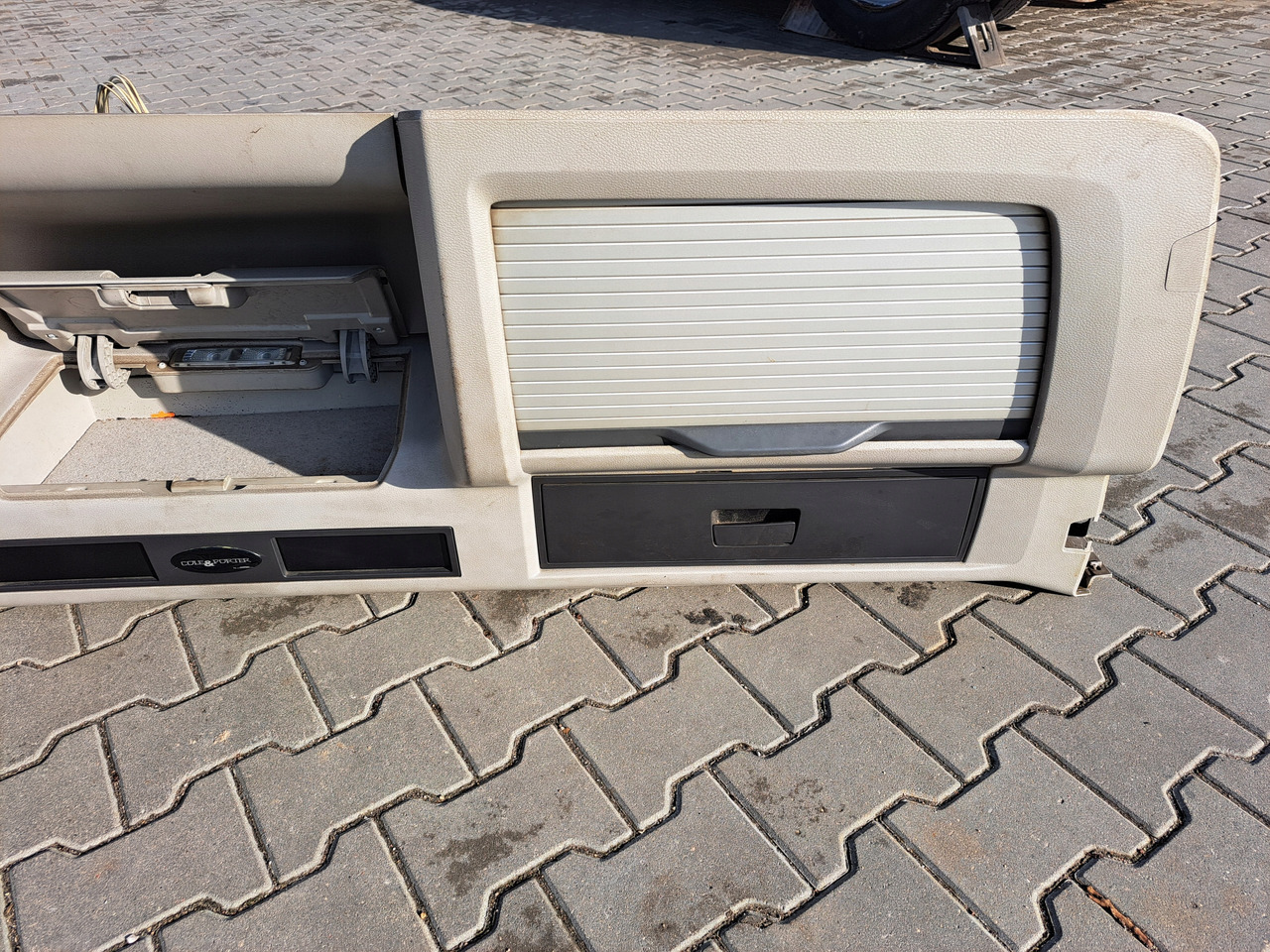 VOLVO PÓŁKA KONSOLA GÓRNA SCHOWEK VOLVO FM FH 13 LIFT GLOBETROTTER - Deska rozdzielcza do Samochodów ciężarowych: zdjęcie 3 VOLVO PÓŁKA KONSOLA GÓRNA SCHOWEK VOLVO FM FH 13 LIFT GLOBETROTTER - Deska rozdzielcza do Samochodów ciężarowych: zdjęcie 3