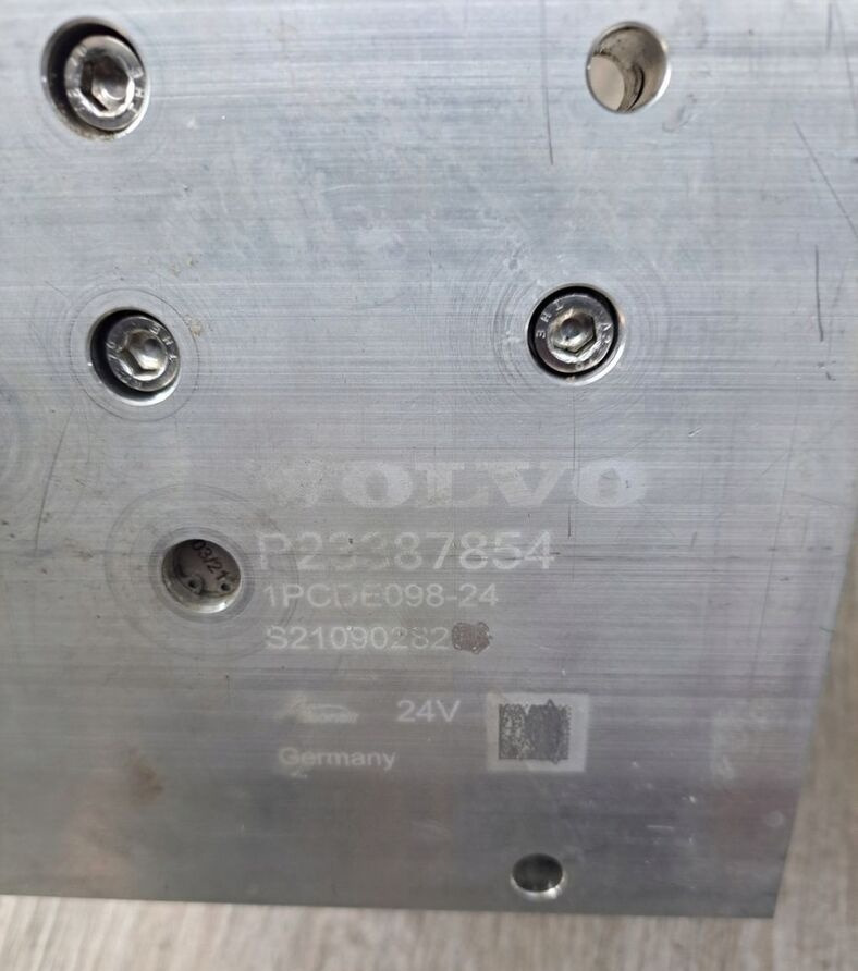 VOLVO POMPA ADBLUE MODUŁ VOLVO FH 4 FM 4 FMX 4 RENAULT RANGE GAMA T C K - Układ wydechowy do Samochodów ciężarowych: zdjęcie 3 VOLVO POMPA ADBLUE MODUŁ VOLVO FH 4 FM 4 FMX 4 RENAULT RANGE GAMA T C K - Układ wydechowy do Samochodów ciężarowych: zdjęcie 3