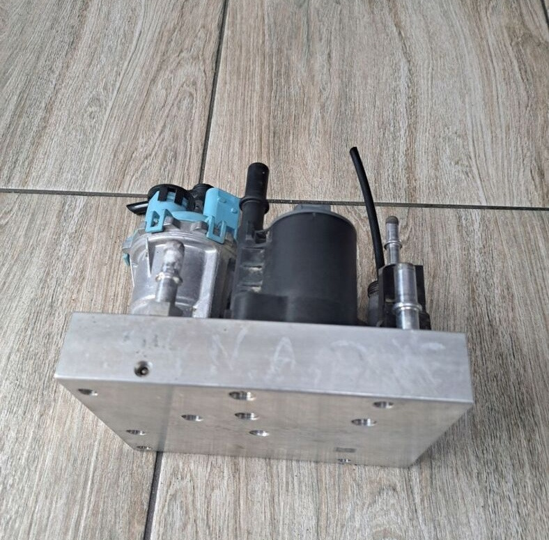 VOLVO POMPA ADBLUE MODUŁ VOLVO FH 4 FM 4 FMX 4 RENAULT RANGE GAMA T C K - Układ wydechowy do Samochodów ciężarowych: zdjęcie 2 VOLVO POMPA ADBLUE MODUŁ VOLVO FH 4 FM 4 FMX 4 RENAULT RANGE GAMA T C K - Układ wydechowy do Samochodów ciężarowych: zdjęcie 2