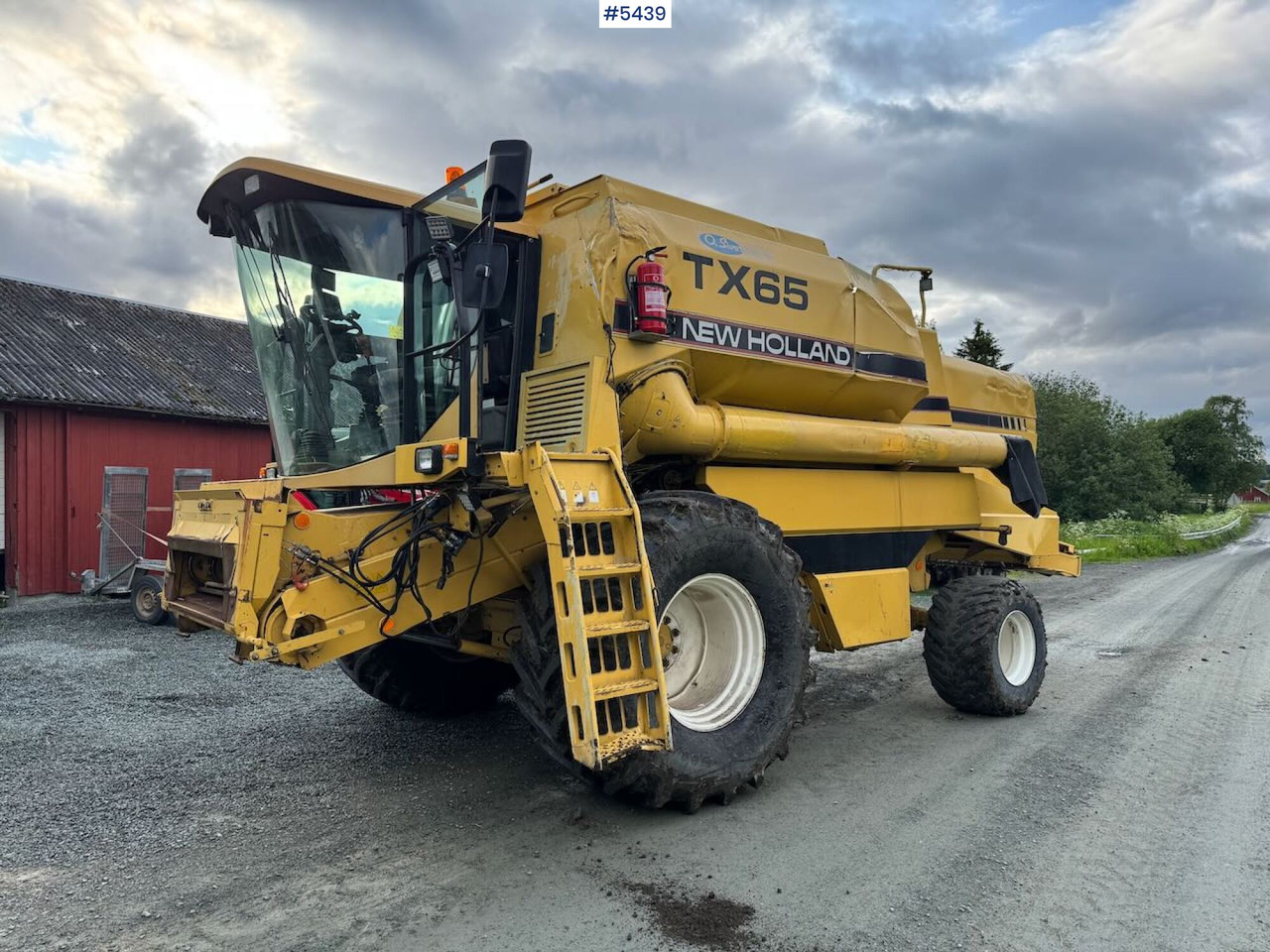 1995 New Holland TX65 m/ 20 fot skjærebord og henger - Kombajn zbożowy: zdjęcie 1 1995 New Holland TX65 m/ 20 fot skjærebord og henger - Kombajn zbożowy: zdjęcie 1