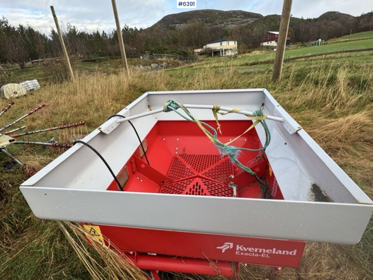 2016 Kverneland fertilizer spreader. Repair object. - Rozsiewacz nawozów: zdjęcie 2 2016 Kverneland fertilizer spreader. Repair object. - Rozsiewacz nawozów: zdjęcie 2