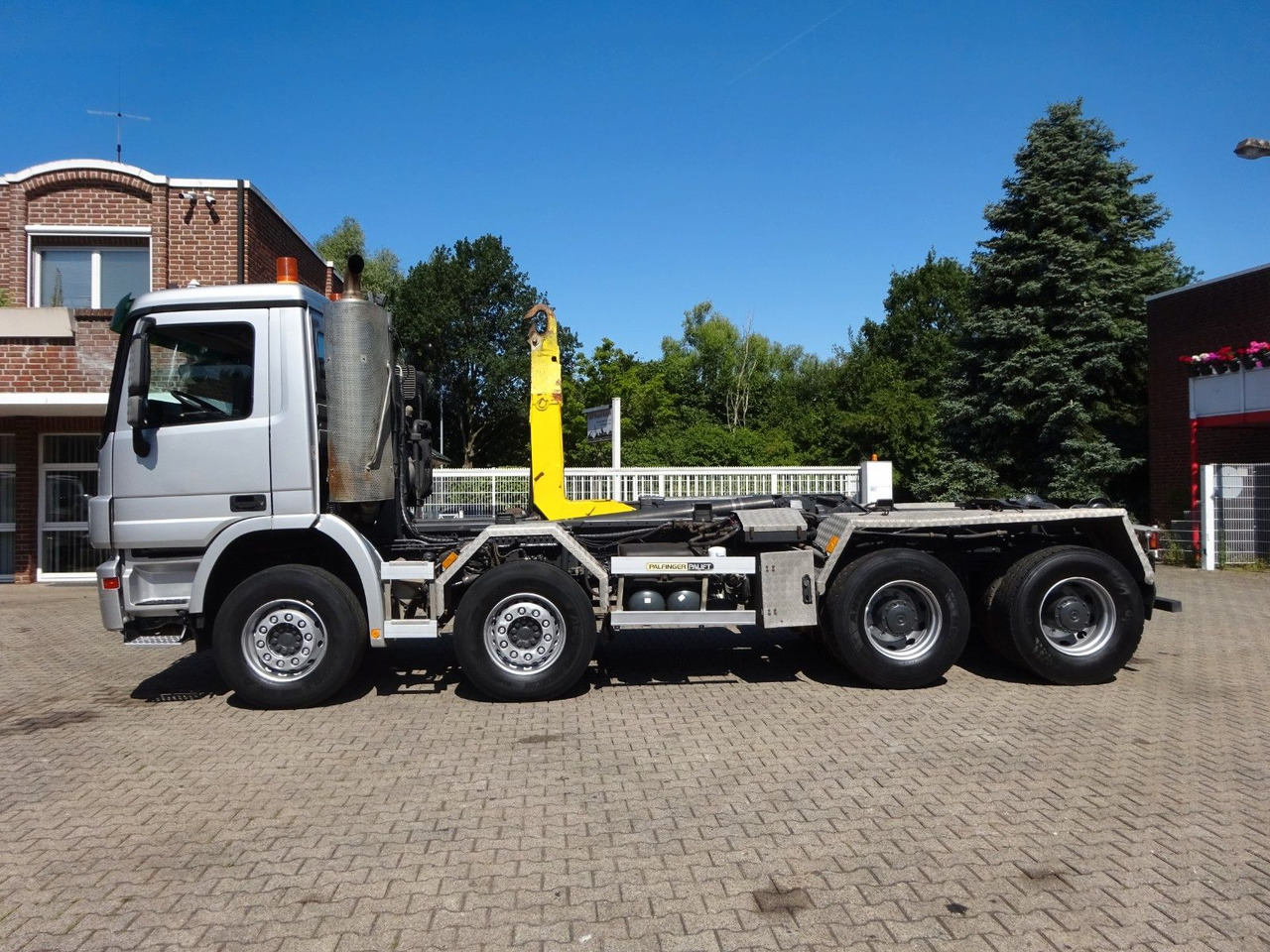 Mercedes-Benz 3244 Actros PALFINGER Abroller 8x4 - Ciężarówka hakowiec: zdjęcie 3 Mercedes-Benz 3244 Actros PALFINGER Abroller 8x4 - Ciężarówka hakowiec: zdjęcie 3