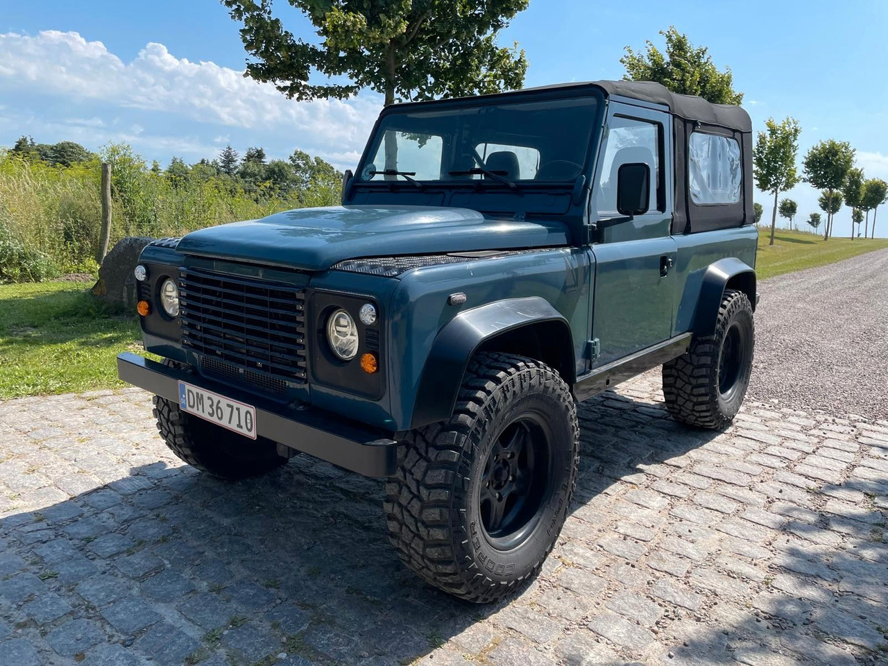 Land Rover LR Defender 90 Soft Top V8 Automatic 60000 brutt Land Rover LR Defender 90 SoftTop V8 Automatic - Pick-up: zdjęcie 1 Land Rover LR Defender 90 Soft Top V8 Automatic 60000 brutt Land Rover LR Defender 90 SoftTop V8 Automatic - Pick-up: zdjęcie 1